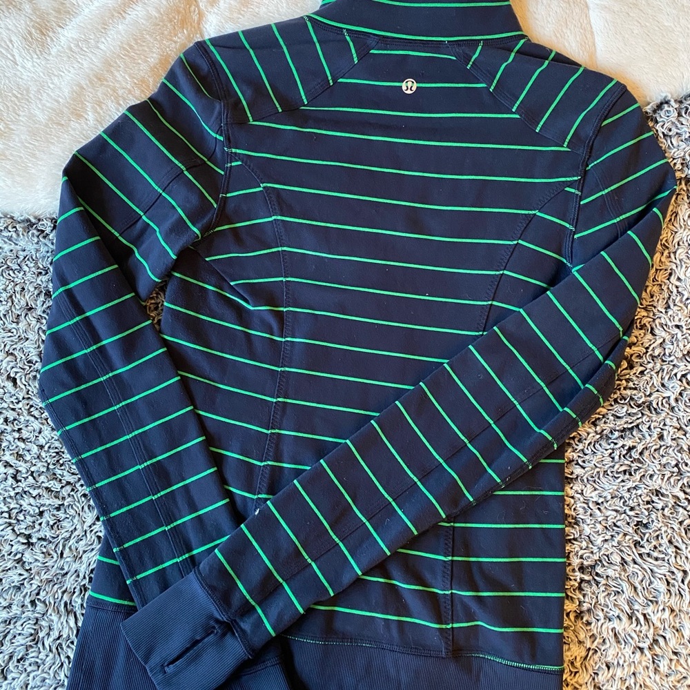 SOLD- Lululemon Asana Activewear Jacket Size 4 - Picture 2 of 3